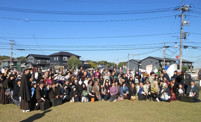 参加者と伊東市長の集合写真