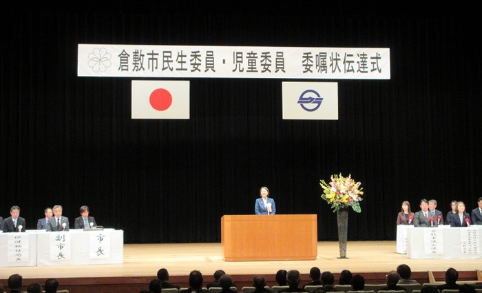 ステージで挨拶をする伊東市長の写真