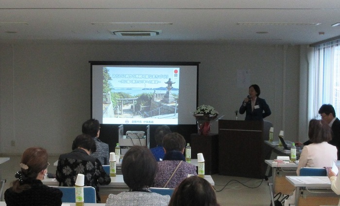 講話をする伊東市長の写真