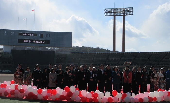 挨拶をする伊東市長の写真