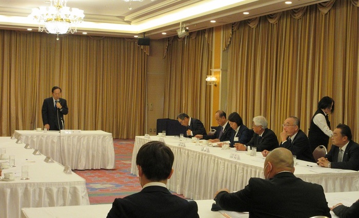 理事会に出席する伊東市長の写真