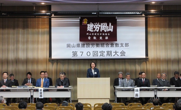 ステージで挨拶をする伊東市長の写真