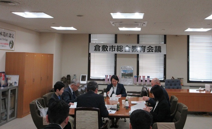 倉敷市総合教育会議に出席する伊東市長の写真