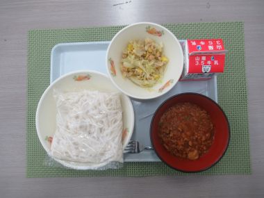 令和8年4月22日献立写真（小学校）