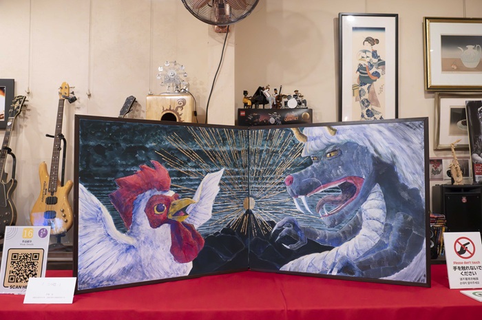 写真：アヴェニュウに飾られている作品　3年生　平塚壮さん　「二つ巴」