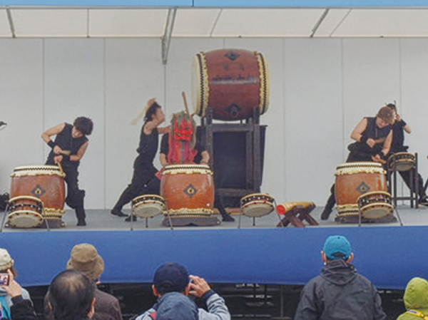 児島瑜伽太鼓の演奏の様子