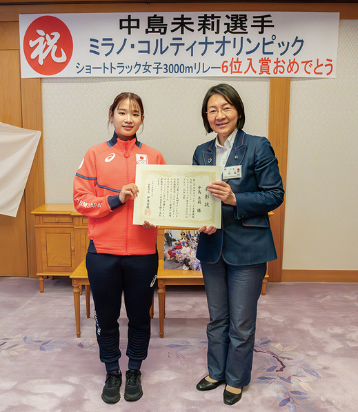 中島選手にスポーツ栄誉章を授与