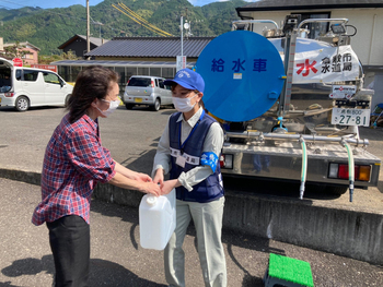 応急給水活動の様子の写真