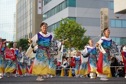 うらじゃを踊っている写真