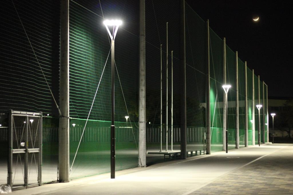 水島緑地福田公園外周園路照明（夜）の写真