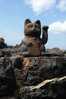 柴川敏之 出現Ⅱ.40080311（2000年後に発掘された招き猫の化石）